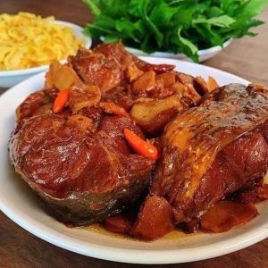 Cá trắm kho tương riềng