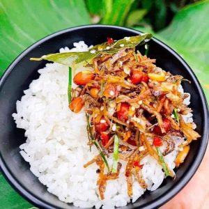 Cá cơm rim lạc tỏi ớt