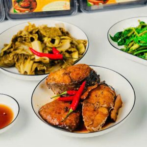 Alternative view of Cá thu kho mát cha trà xanh